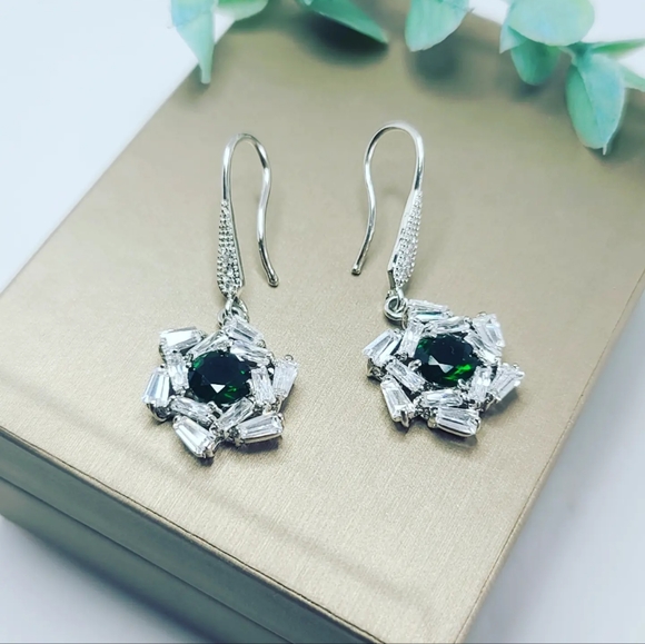 Green Zirconia earring - Picture 4 of 4